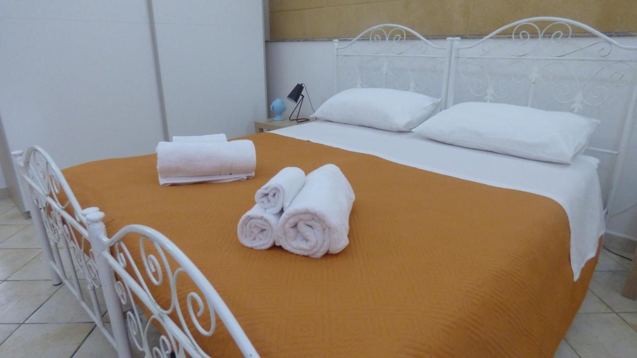 La Dimora Del Pumo Apartment Lecce Bagian luar foto