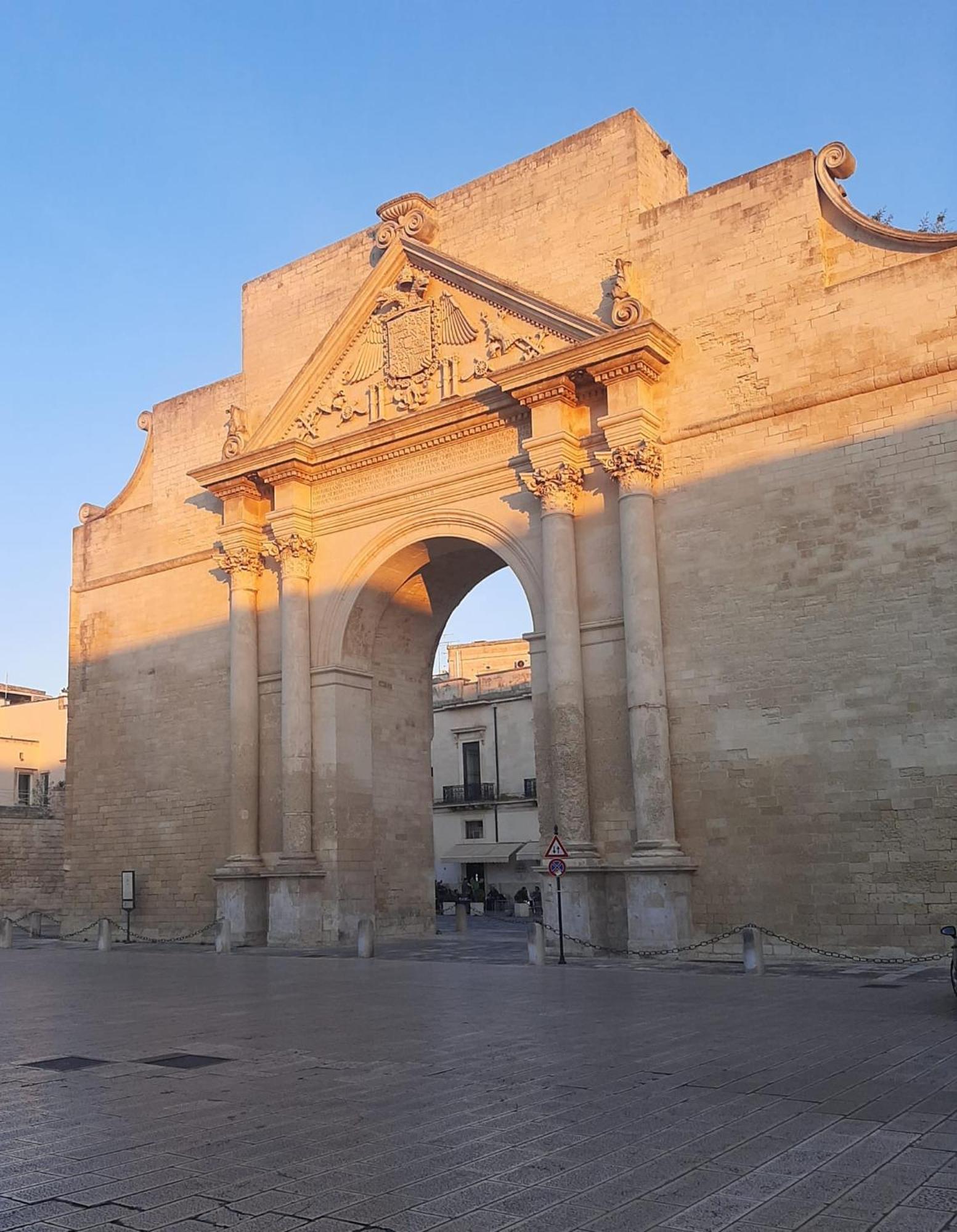 La Dimora Del Pumo Apartment Lecce Bagian luar foto
