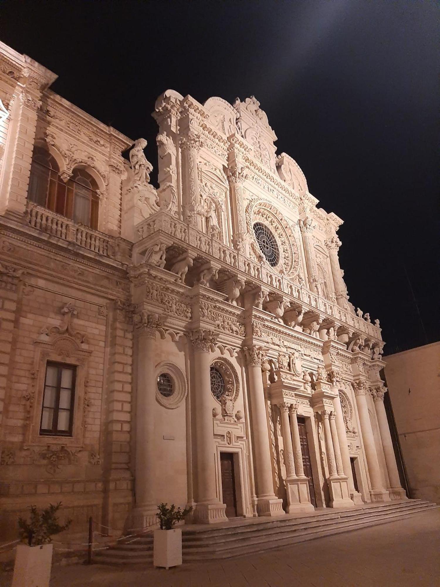 La Dimora Del Pumo Apartment Lecce Bagian luar foto