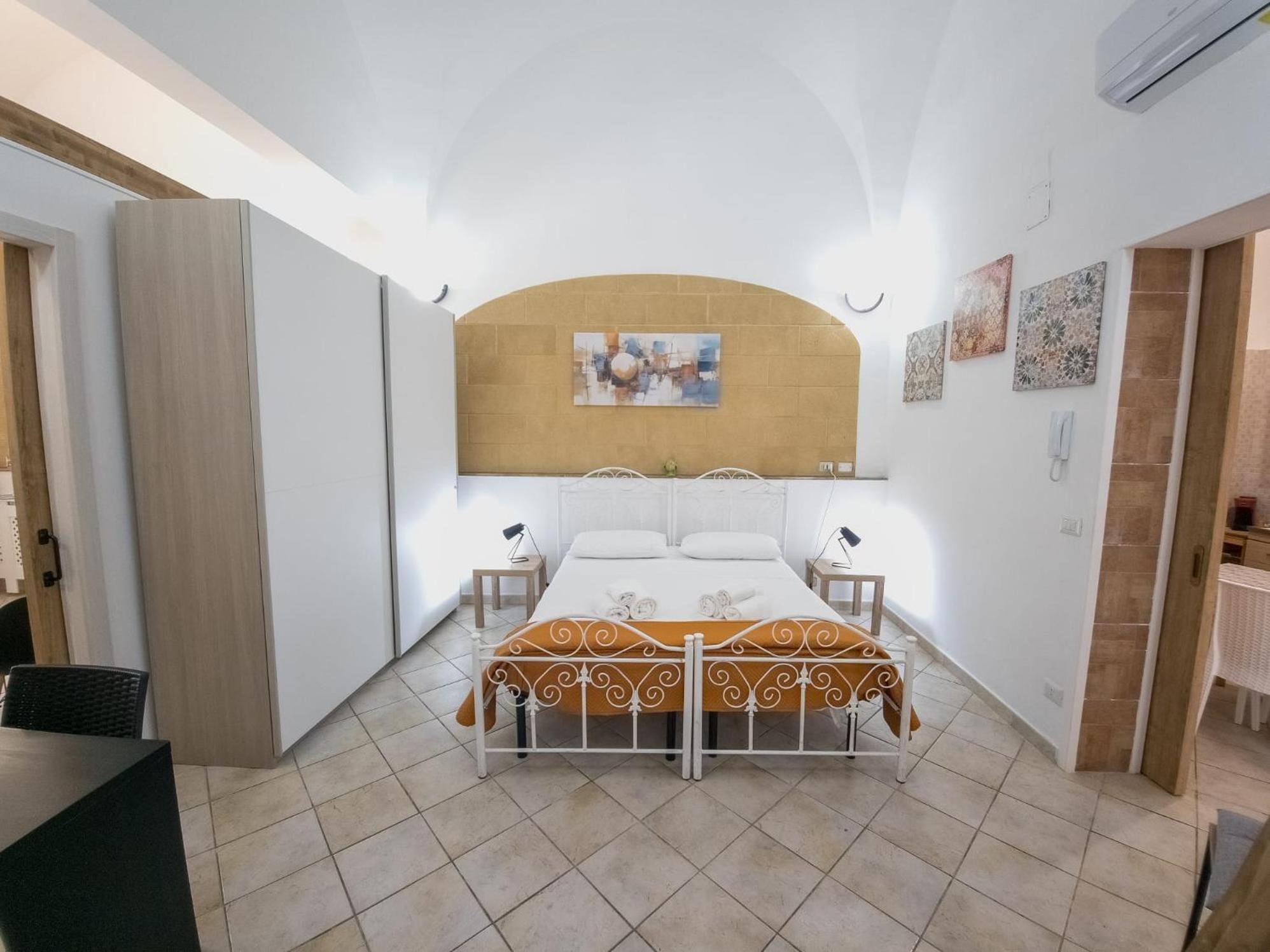 La Dimora Del Pumo Apartment Lecce Bagian luar foto
