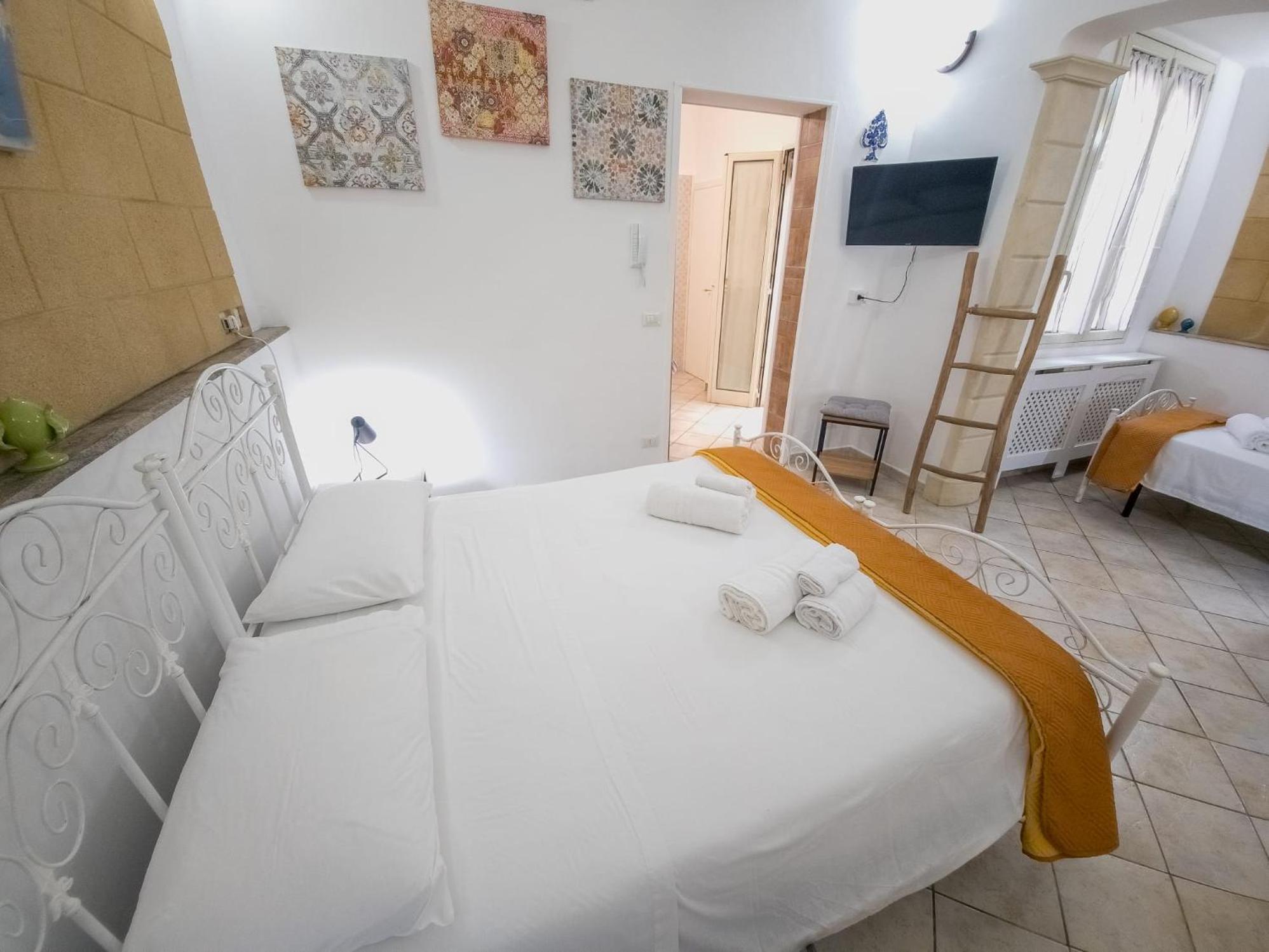 La Dimora Del Pumo Apartment Lecce Bagian luar foto
